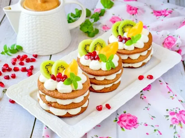 Медовые пирожные с кремом